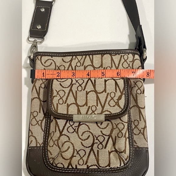 261.   NY&CO SIGNATURE CROSSBODY WITH ADJUSTABLE STRAP - Picture 5 of 9